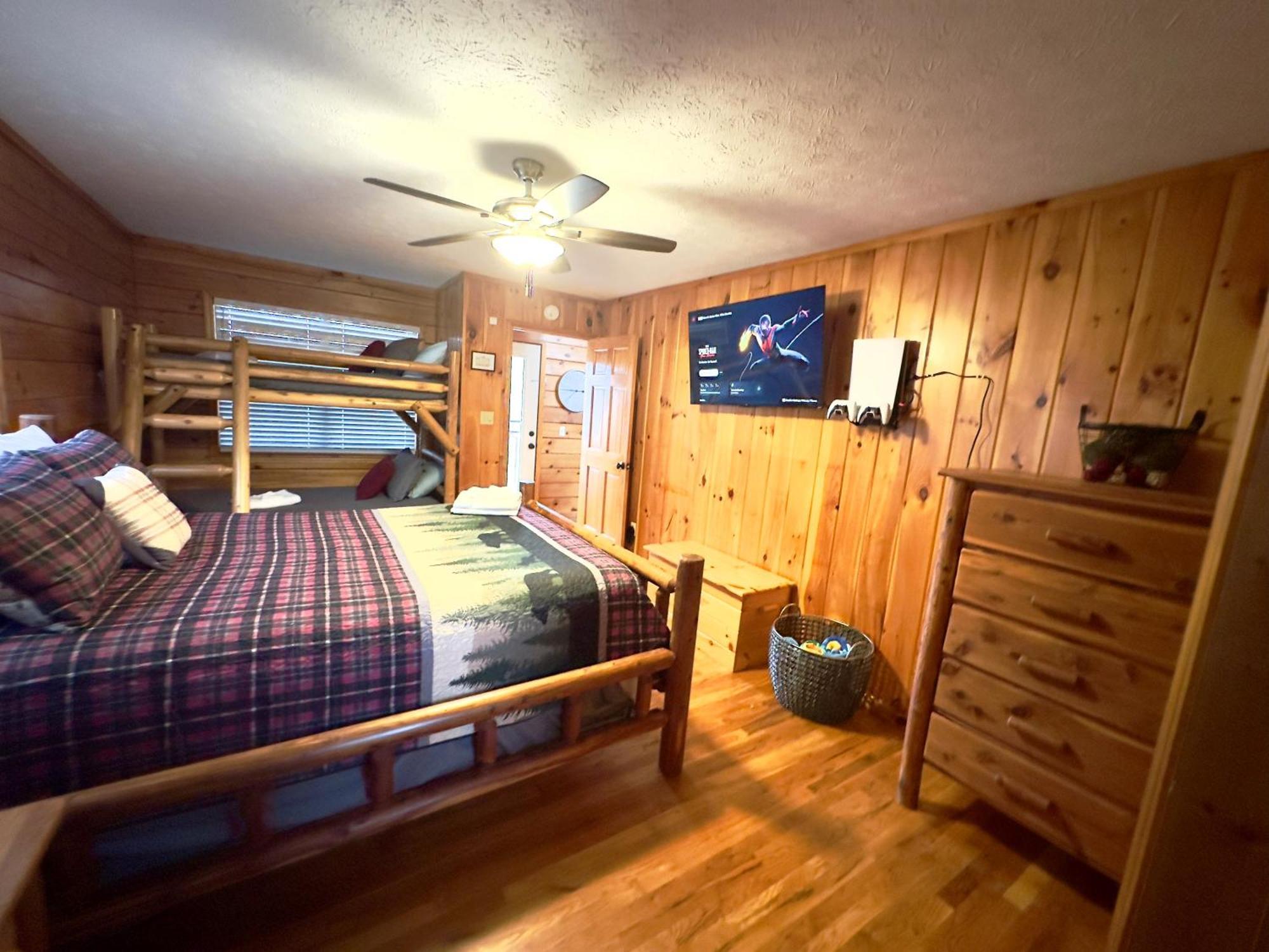 Lazy Bear Den Holiday home *