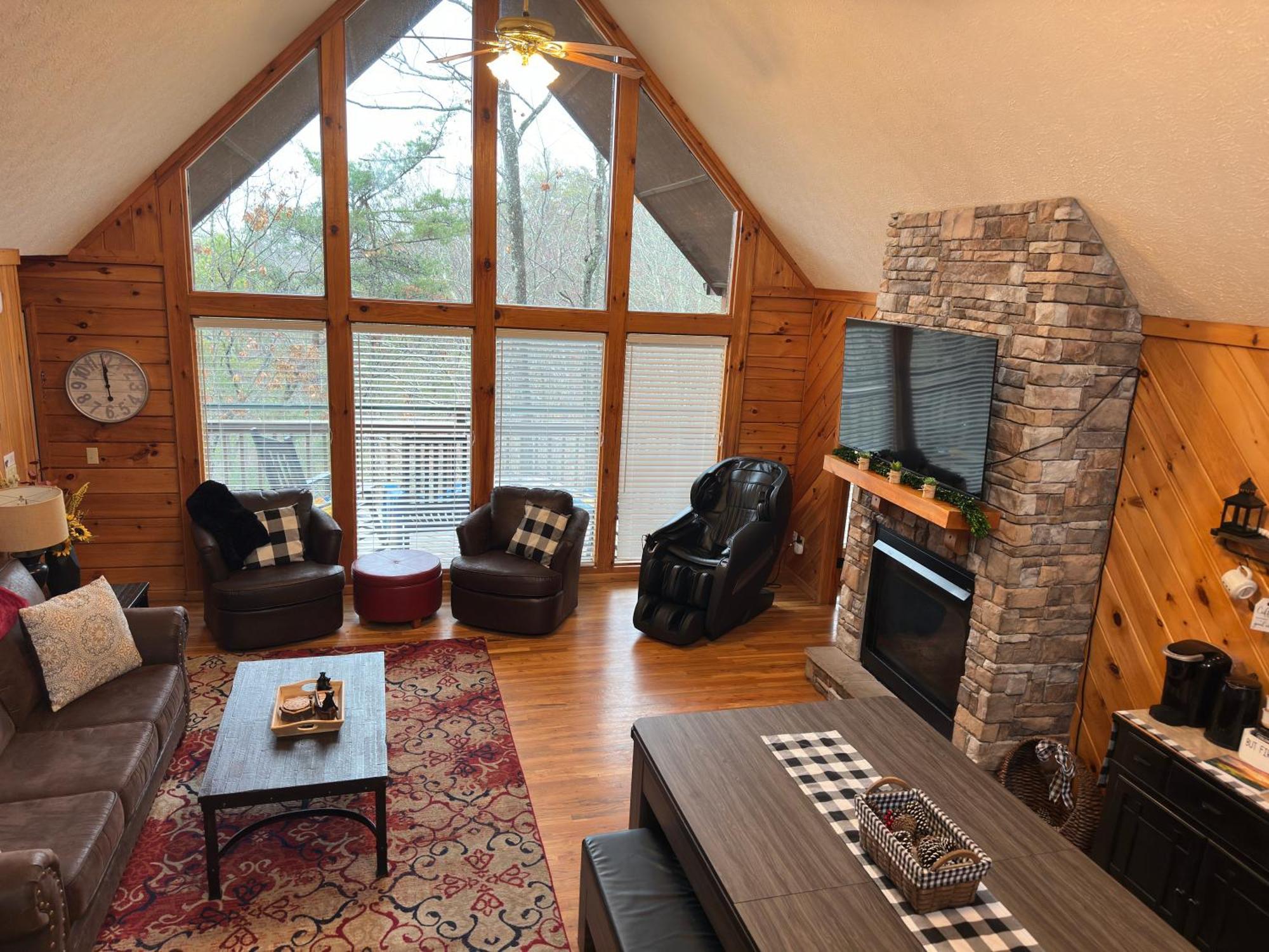 Lazy Bear Den Sevierville